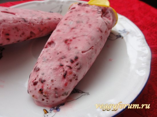 Мороженое со свежими ягодами