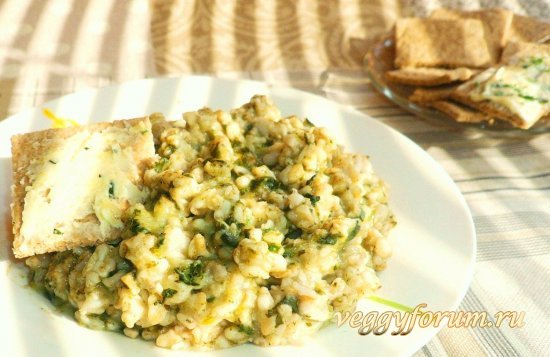 Каша из овсяных хлопьев "геркулес" со шпинатом (постный вариант)