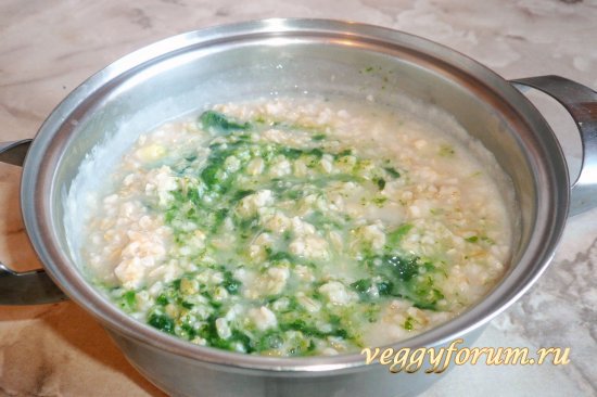 Каша из овсяных хлопьев "геркулес" со шпинатом (постный вариант)