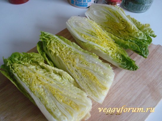 Салат романо, жаренный с салатным песто