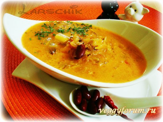 Борщ постный с фасолью и кокосовым молоком.