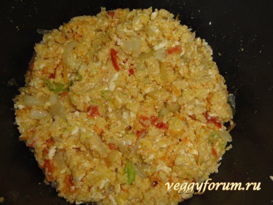 Запеканка из кукурузной крупы с овощами в мультиварке