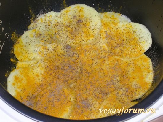 Картошка с сыром и сметаной в мультиварке
