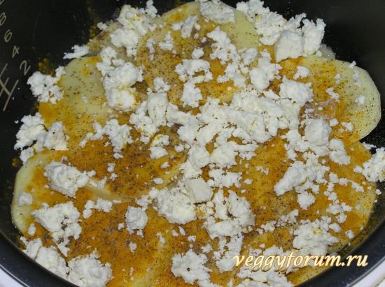 Картошка с сыром и сметаной в мультиварке