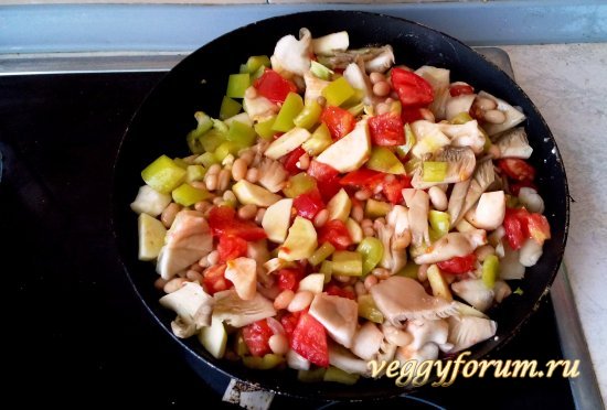 Тушеные овощи с соевым мясом