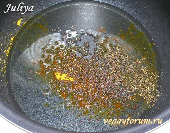 Рис с сыром, морковью и горошком в мультиварке