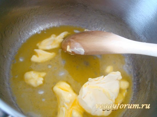Спаржа с соусом "Холландез"