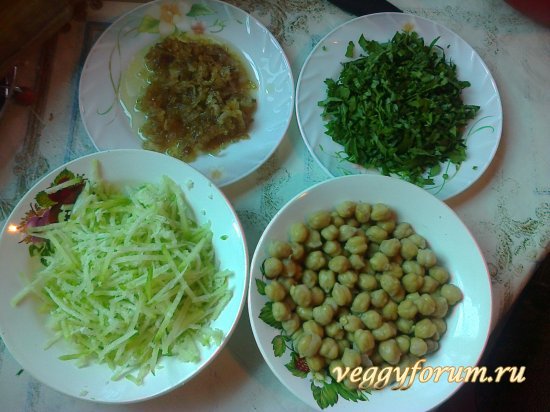 Салат из нута и маргеланской редьки