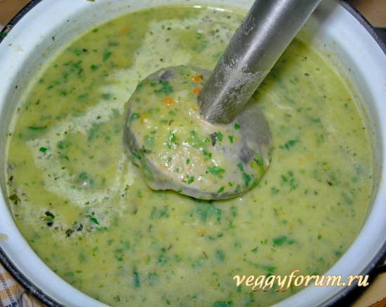 Крем-суп со шпинатом и гренками