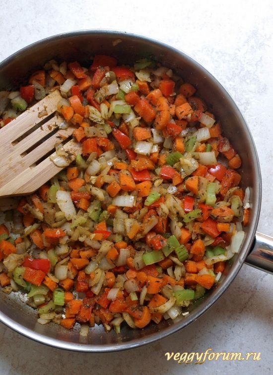 Чечевичный хлеб с овощами