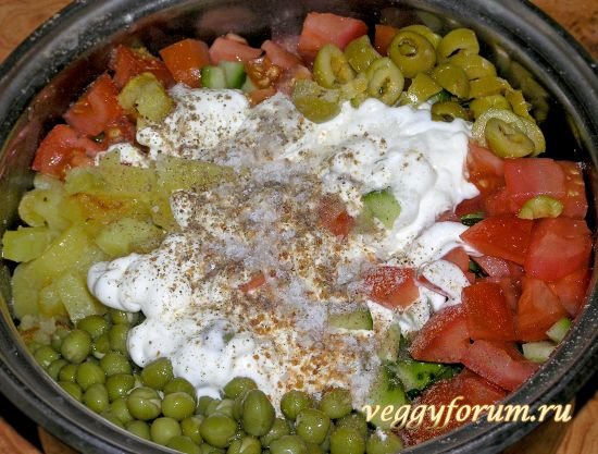 Быстрый салат с жареной картошкой