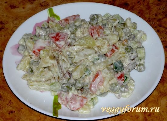 Быстрый салат с жареной картошкой