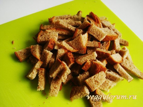 Суп с фенхелем, луком-пореем, яблоком и грецкими орехами
