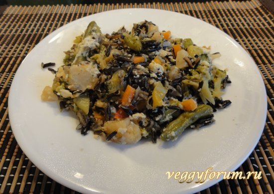 Запеканка из дикого риса с овощами