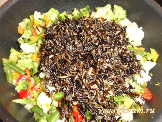 Запеканка из дикого риса с овощами