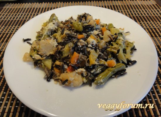 Запеканка из дикого риса с овощами