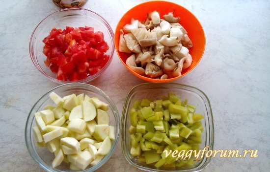 Тушеные овощи с соевым мясом