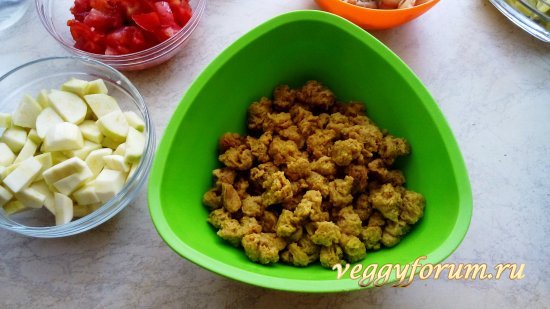 Тушеные овощи с соевым мясом