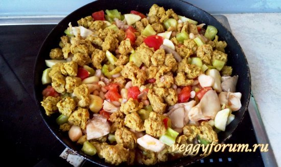 Тушеные овощи с соевым мясом