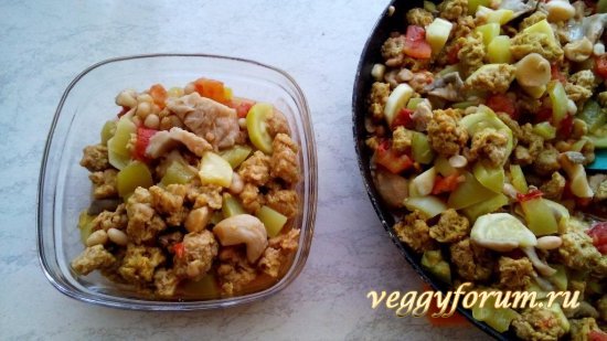 Тушеные овощи с соевым мясом