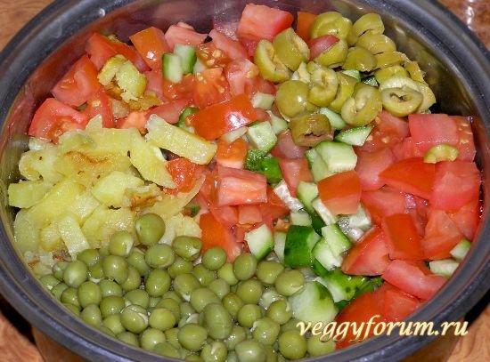Быстрый салат с жареной картошкой