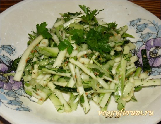 Салат из свежего (сырого) кабачка
