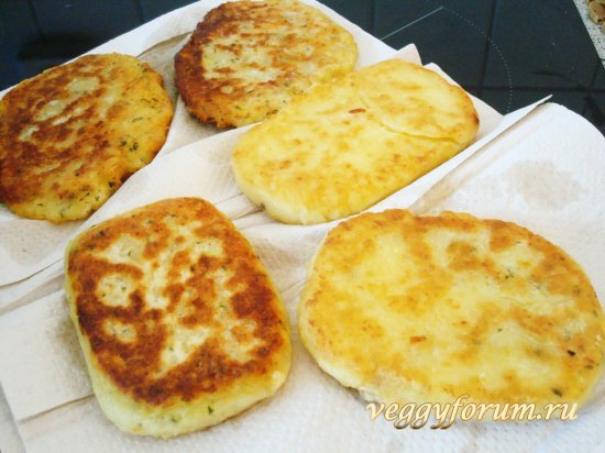 Картофельные пирожки или лепёшки с сыром